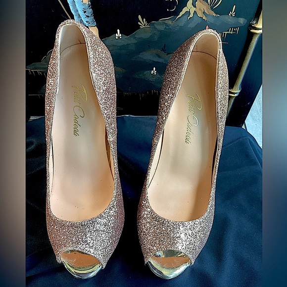 Petite Cadeau Danielle Gold Glitter Heels - Picture 2 of 12